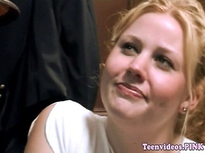 gorąca nastolatka z krągłą dupcią