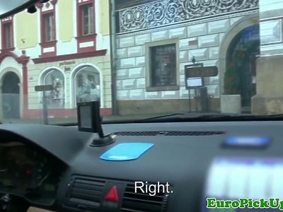 piękna nastolatka tapla się w wannie