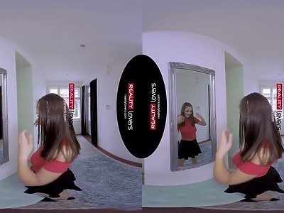 brunetka lubi po szkole wskakiwać na pałę