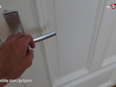 napalona nastolatka myje samochód