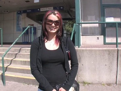 osiemnastoletnia opiekunka z panią domu