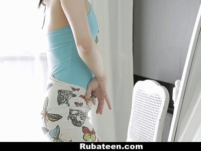 chce spuścić się młodej do buzi