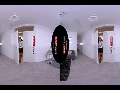 młoda laska w kitkach trzepie kutasa tatusiowi