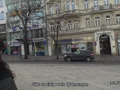 nastolatka w wysokich obcasach lubi dymanie od tylca