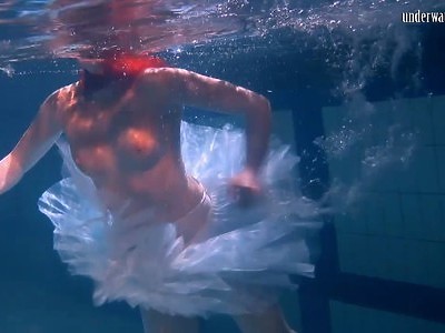 on jebie tylko chude nastolatki