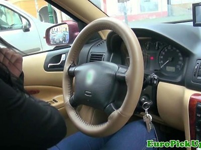 blada i cycata nastolatka cudownie się pieści