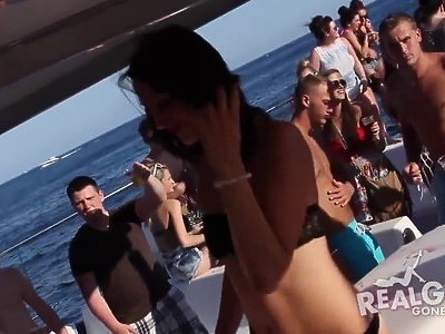 nastolatka sama i wibrator