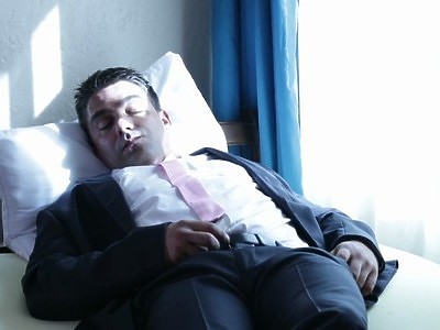 nastolatka wypina słodką dupkę