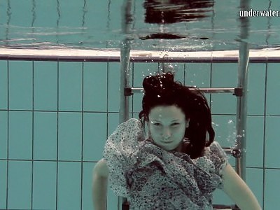 fajna amatorka masturbuje się