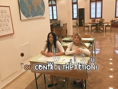 młoda dziewczyna chce z dziadkiem