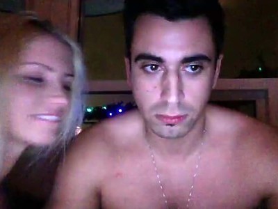 nastolatka z biustem na wierzchu jest fajnie posuwana