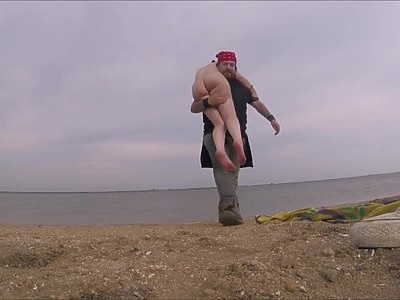 starszy facet lubi smak młodej cipki