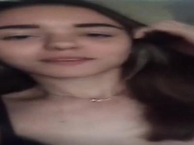 zmysłowa nastolatka obciąga i ujeżdża dużego gnata