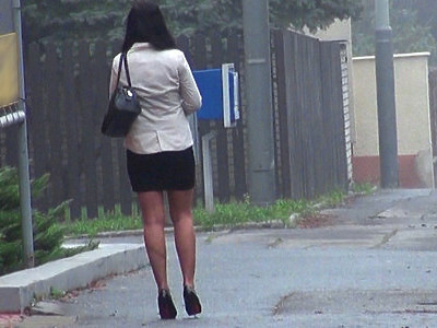 nastolatka ciągnie pałę