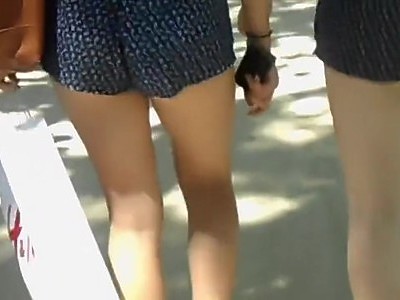 dziewica zabawia swoją cipkę