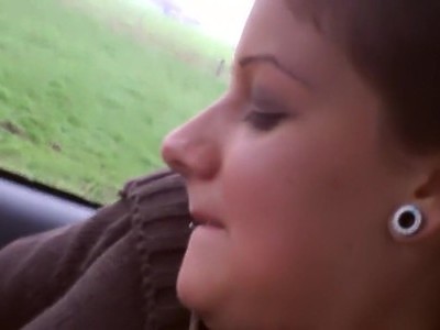 kudłata nastolatka ściąga rajstopy