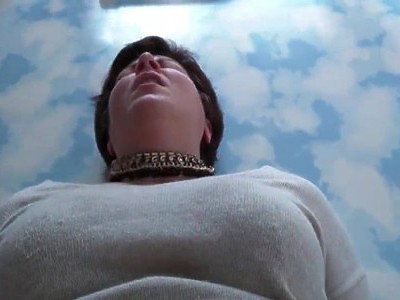 egzotyczna nastolatka obciąga mu członka i wkłada go sobie w tyłek