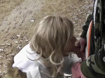 jego nastolatka wygląda bosko w bieliźnie