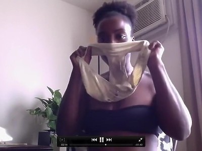 młoda lalunia robi loda w aucie