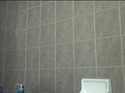 zapiął amatorkę na pieska na dywanie