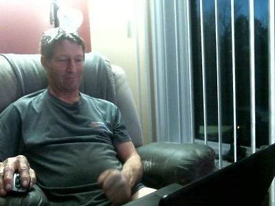 nastolatka z dziarą zabiera się za kolesia