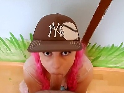 wytatuowane ciałko emo nastolatki