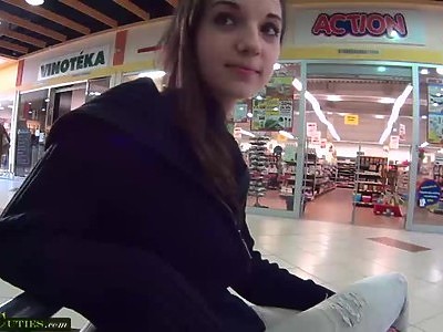 seksowna nastolatka dosiada nieznajomego