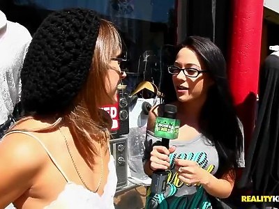 szalona uczennica w klasie