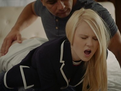 przecudna nastolatka robi mega pokaz