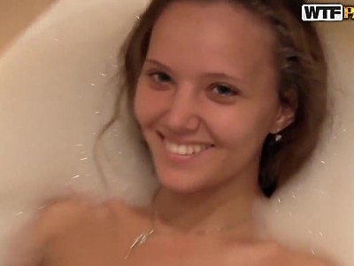 ruchanie w odbyt młodej dziewczyny