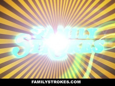 nastolatka z idealnie wygoloną muszelką