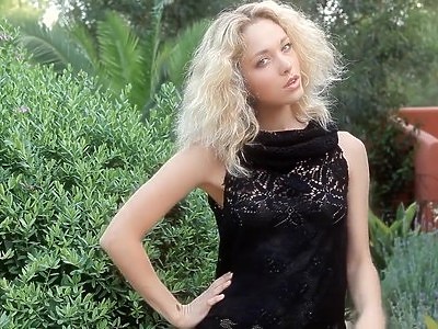 rucha się ze zgrabną siostrą po kryjomu