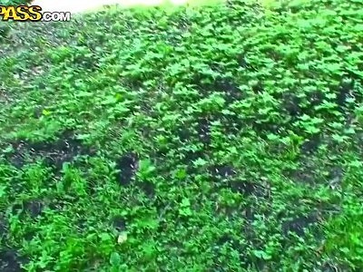 licealistka stawia loda nauczycielowi