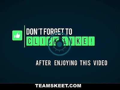 wali sobie przed laską konia