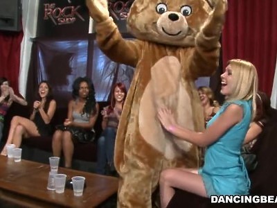 nastolatka wyjmuje swojego dydola