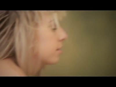 cycata i tłusta nastolatka jest porządnie zapinana