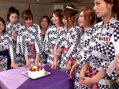 związana nastolatka z mega cycami