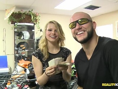 silikonowa nastolatka strzeliła jej minetkę