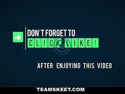 zrobił z jej młodej szpary niezły poligon