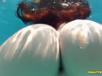 blada ruda nastolatka sama wskoczyła na pałkę