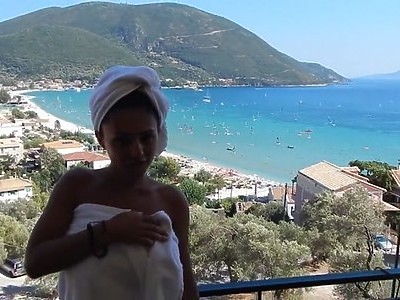 nastolatka trzepie jego siusiaka dłonią