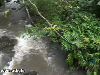 nastolatka pochłania całą jego pałę