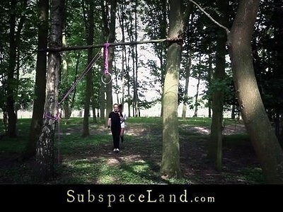 ruda dziewica ciągnie fiuta pod gołym niebem