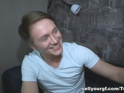 seksowna nastolatka w kitkach lubi seks na pieska