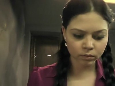 młoda ma różowiutką analną dziurkę