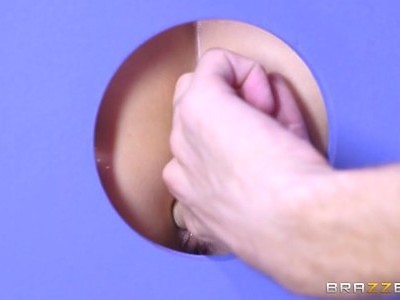 piękna laseczka oddaje się ojczymowi