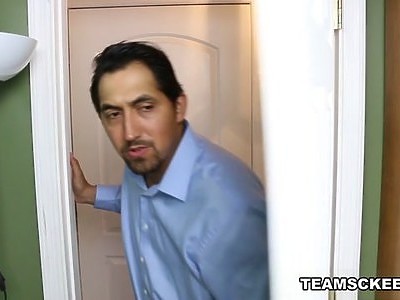 nastolatka potrafi zrobić szpagat