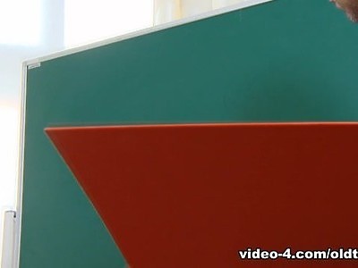 młoda lubi ujeżdżać dojrzałe sprzęty