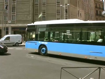 cycata nastolatka dosiadła go po do pod gołym niebem