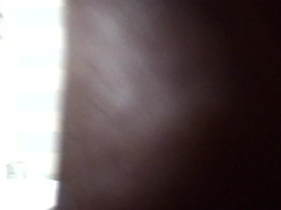 śliczna osiemnastolatka wyskakuje z ciuszków